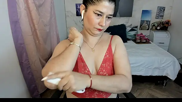 alinabozz1 online show from March 26, 2026, 2:32 am