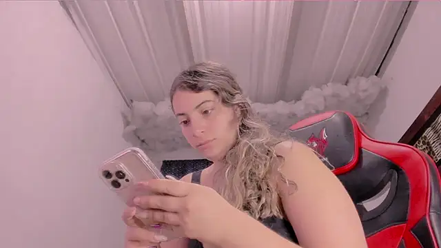 Snapshot of Lauu_G chatting on September 17, 2025, 9:22 am Lauu G online show from September 17, 2025, 9:22 am