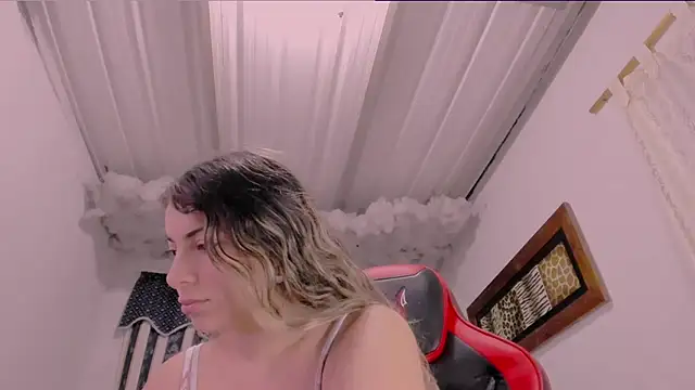 Snapshot of Lauu_G chatting on September 18, 2025, 9:34 am Lauu G online show from September 18, 2025, 9:34 am