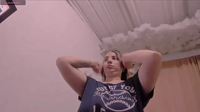 Snapshot of Lauu_G chatting on February 25, 2025, 3:09 am Lauu G online show from February 25, 2025, 3:09 am