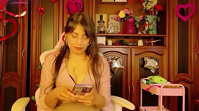 Snapshot of Jade_Zephyra chatting on February 16, 2026, 8:18 pm Jade Zephyra online show from February 16, 2026, 8:18 pm