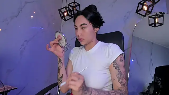 Snapshot of ChloeeTompson_ chatting on November 10, 2025, 2:05 am ChloeeTompson online show from November 10, 2025, 2:05 am