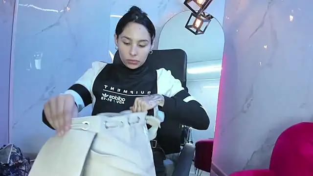 Snapshot of ChloeeTompson_ chatting on November 9, 2025, 2:59 am ChloeeTompson online show from November 9, 2025, 2:59 am