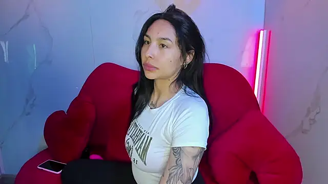 Snapshot of ChloeeTompson_ chatting on November 11, 2025, 2:50 am ChloeeTompson online show from November 11, 2025, 2:50 am