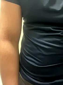 Snapshot of YU-KI00 chatting on November 28, 2025, 10:15 am YU-KI00 online show from November 28, 2025, 10:15 am