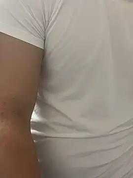 Snapshot of YU-KI00 chatting on October 30, 2025, 9:18 am YU-KI00 online show from October 30, 2025, 9:18 am