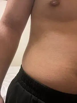 Snapshot of YU-KI00 chatting on November 18, 2025, 12:41 pm YU-KI00 online show from November 18, 2025, 12:41 pm