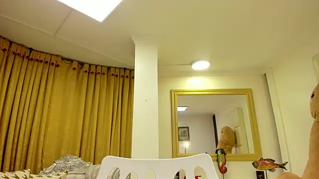 Snapshot of Charlottee_Brown2 chatting on November 16, 2025, 9:25 am Charlottee Brown2 online show from November 16, 2025, 9:25 am