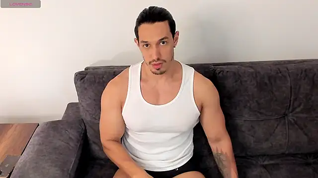 Lorenzoferrec online show from December 16, 2025, 11:53 pm