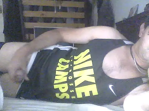 Snapshot of frank32love chatting on January 15, 2025, 4:47 am frank32love online show from January 15, 2025, 4:47 am