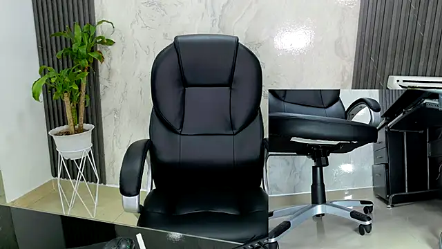 Snapshot of kimberly_ chatting on October 25, 2025, 3:23 pm kimberly online show from October 25, 2025, 3:23 pm