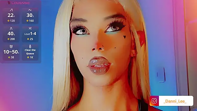 DanniLee  online show from November 1, 2025, 10:03 pm