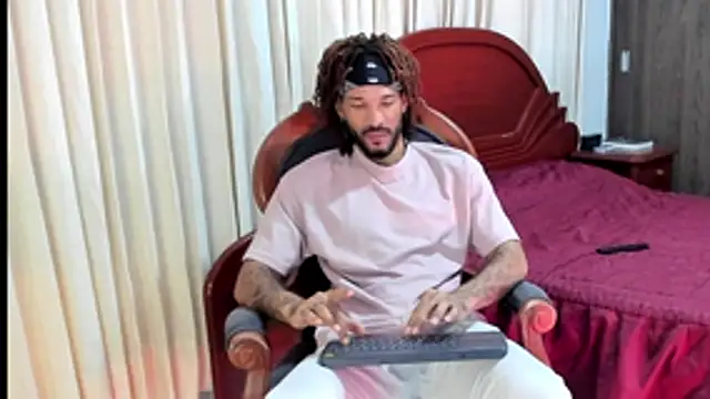 Snapshot of KarlMarley1 chatting on December 23, 2025, 6:02 am KarlMarley1 online show from December 23, 2025, 6:02 am