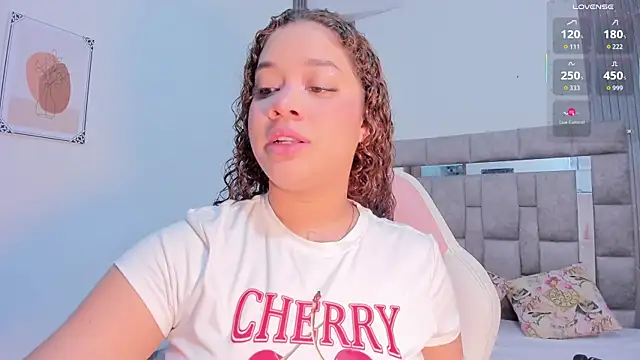 Snapshot of zulyjones chatting on October 29, 2025, 12:15 pm zulyjones online show from October 29, 2025, 12:15 pm