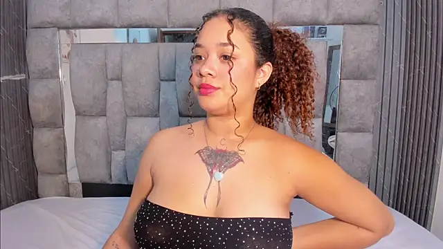 Snapshot of zulyjones chatting on November 26, 2025, 1:11 pm zulyjones online show from November 26, 2025, 1:11 pm