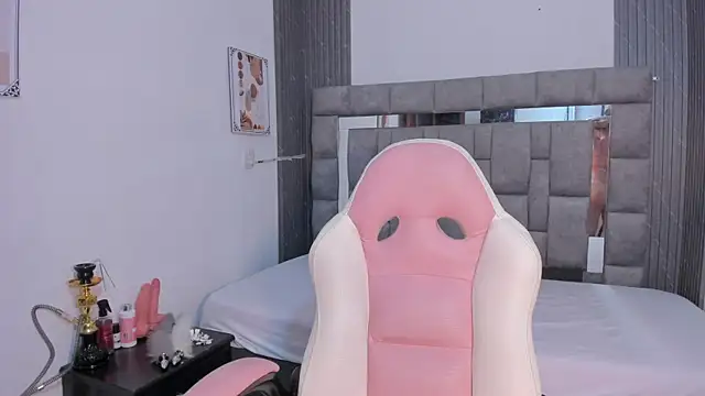 Snapshot of zulyjones chatting on November 1, 2025, 11:59 am zulyjones online show from November 1, 2025, 11:59 am