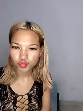 Snapshot of carolanyi chatting on February 24, 2025, 11:30 pm carolanyi online show from February 24, 2025, 11:30 pm