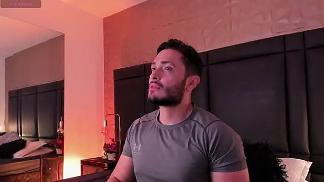 Snapshot of JossAckland chatting on November 13, 2025, 8:24 pm JossAckland online show from November 13, 2025, 8:24 pm