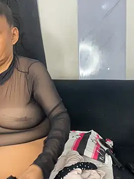 chiquimaturesexy online show from April 11, 2026, 8:23 pm