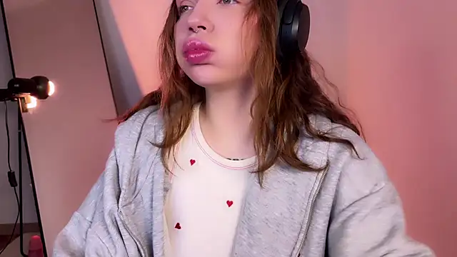 Snapshot of PaulaPratt chatting on February 22, 2025, 4:40 am PaulaPratt online show from February 22, 2025, 4:40 am