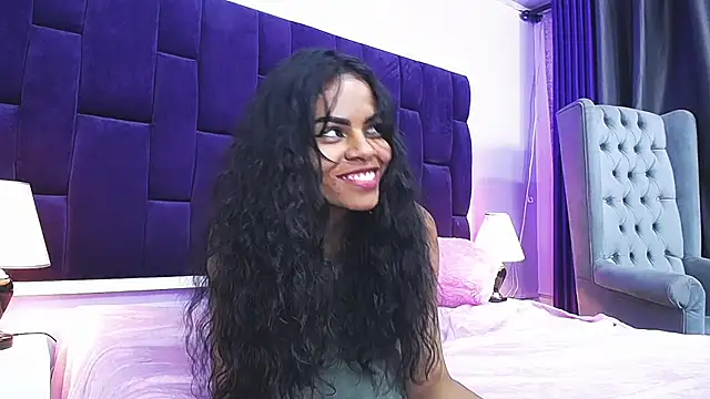 Snapshot of SaraFlores chatting on December 7, 2024, 9:44 am SaraFlores online show from December 7, 2024, 9:44 am