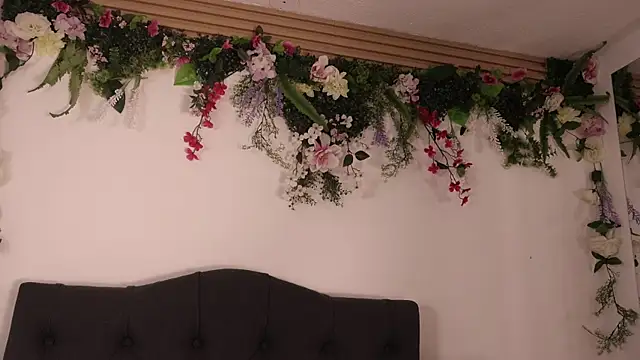 Snapshot of justnala_ chatting on December 4, 2025, 1:43 pm justnala online show from December 4, 2025, 1:43 pm