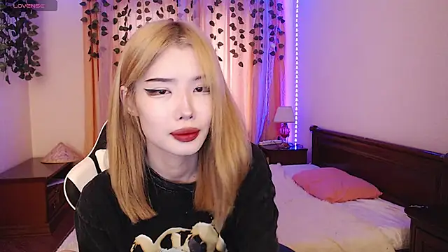 Snapshot of Velvetsky_1 chatting on January 19, 2025, 11:12 am Velvetsky 1 online show from January 19, 2025, 11:12 am