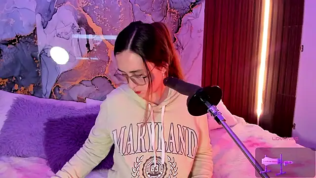 centaurigirl online show from December 19, 2025, 4:16 am