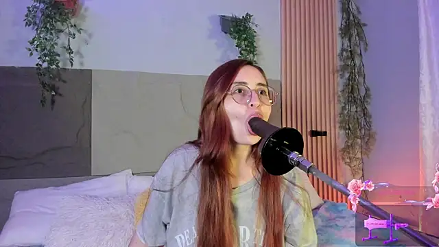 centaurigirl online show from April 1, 2026, 4:58 am