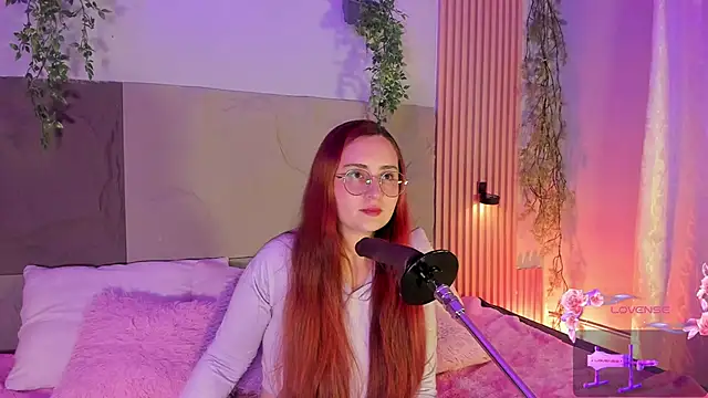 centaurigirl online show from February 18, 2026, 2:09 am