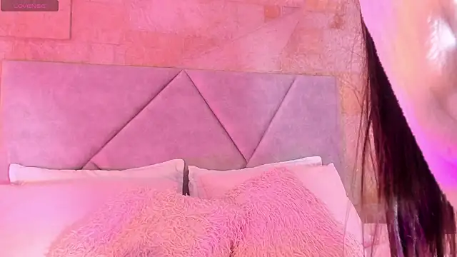 Snapshot of Emilyh_ chatting on January 8, 2026, 7:20 pm Emilyh online show from January 8, 2026, 7:20 pm