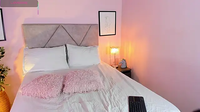 Snapshot of Emilyh_ chatting on January 15, 2026, 1:36 pm Emilyh online show from January 15, 2026, 1:36 pm