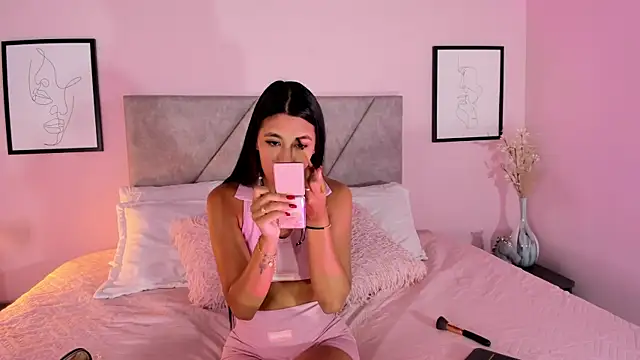 Emilyh  online show from October 24, 2025, 11:09 am