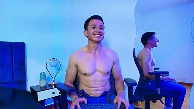 Snapshot of Andrewfalcon chatting on September 13, 2025, 7:36 pm Andrewfalcon online show from September 13, 2025, 7:36 pm