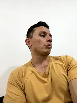 Snapshot of Andrewfalcon chatting on October 24, 2025, 7:46 pm Andrewfalcon online show from October 24, 2025, 7:46 pm