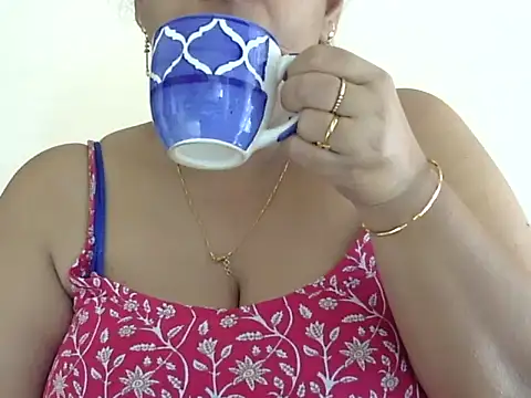 Riya riyaa online show from October 27, 2025, 2:45 am