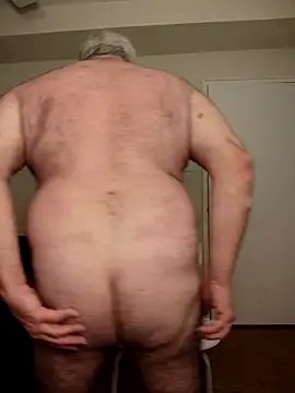 Snapshot of Shoreguy69 chatting on December 4, 2025, 6:01 am Shoreguy69 online show from December 4, 2025, 6:01 am