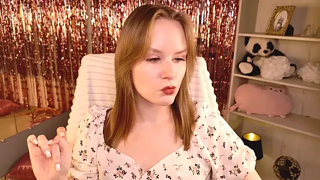 VivienLeeigh online show from May 28, 2026, 4:42 am