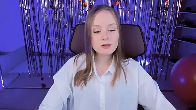 Snapshot of VivienLeeigh chatting on March 17, 2025, 4:22 pm VivienLeeigh online show from March 17, 2025, 4:22 pm