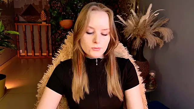 VivienLeeigh online show from May 15, 2026, 5:49 am