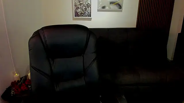 crimson tati  online show from October 31, 2025, 4:09 am