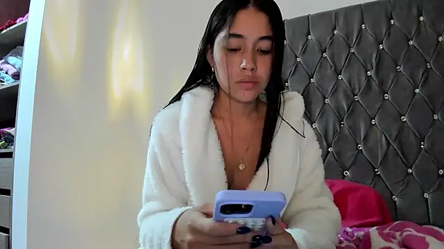 AriaMontgomery online show from January 14, 2025, 4:04 am