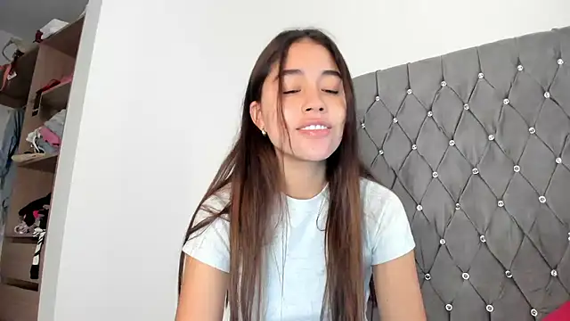 AriaMontgomery online show from January 14, 2025, 4:29 pm