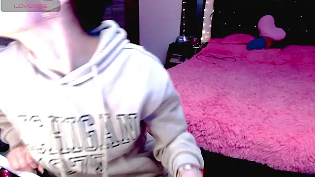 Snapshot of holy_juli chatting on December 4, 2025, 4:00 am holy juli online show from December 4, 2025, 4:00 am