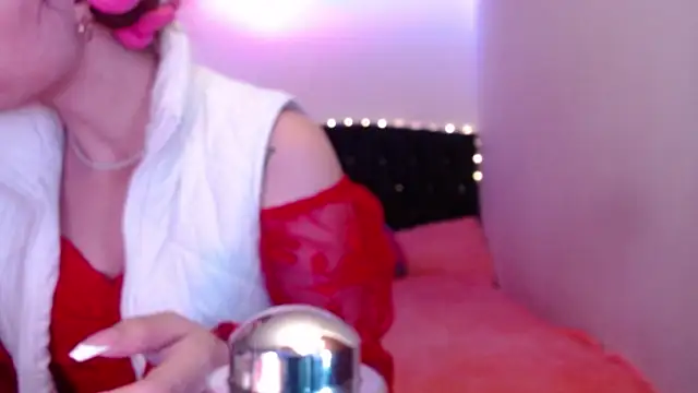 holy juli online show from May 20, 2026, 3:58 am
