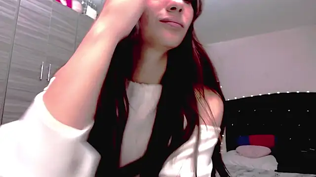 holy juli online show from February 9, 2026, 3:15 am