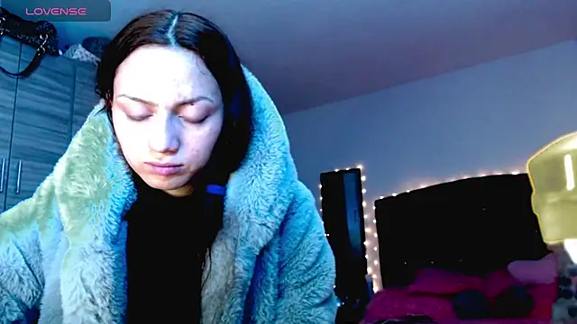 holy juli online show from December 19, 2025, 5:21 am