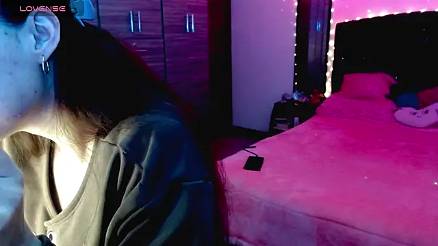 Snapshot of holy_juli chatting on November 5, 2025, 3:42 am holy juli online show from November 5, 2025, 3:42 am