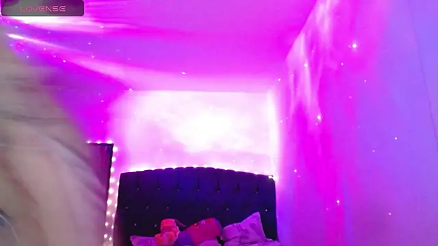 Snapshot of holy_juli chatting on October 6, 2025, 3:19 am holy juli online show from October 6, 2025, 3:19 am