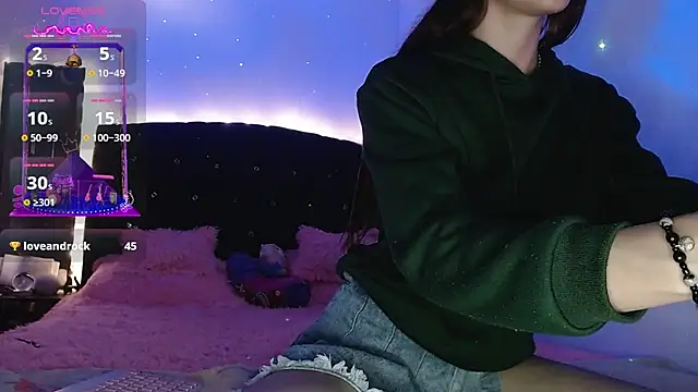 Snapshot of holy_juli chatting on March 4, 2025, 6:15 am holy juli online show from March 4, 2025, 6:15 am